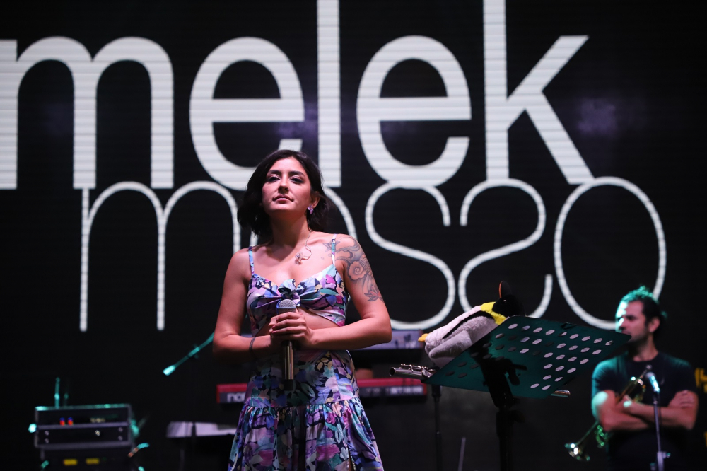 Ünlü şarkıcı Melek Mosso, kendisine ahlaksız diyen AGD ve MGV'yi yerin dibine soktu! "Bugün olmazsa yarın..." 1
