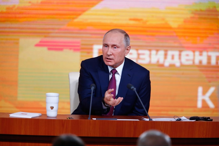 Dikkat Çekmek İçin Putin'in Basın Toplantısnıa Katıldı 2