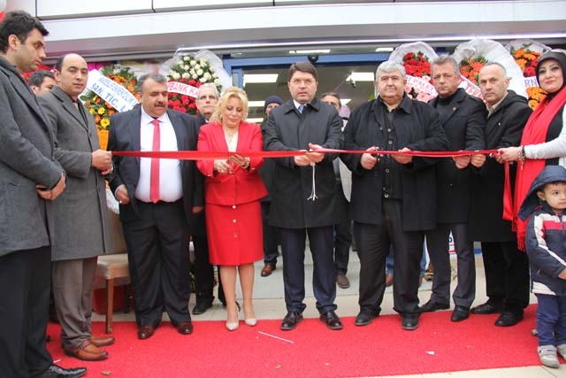 Yeni İstanbul Marketi'nin Açılışı Gerçekleşti 1