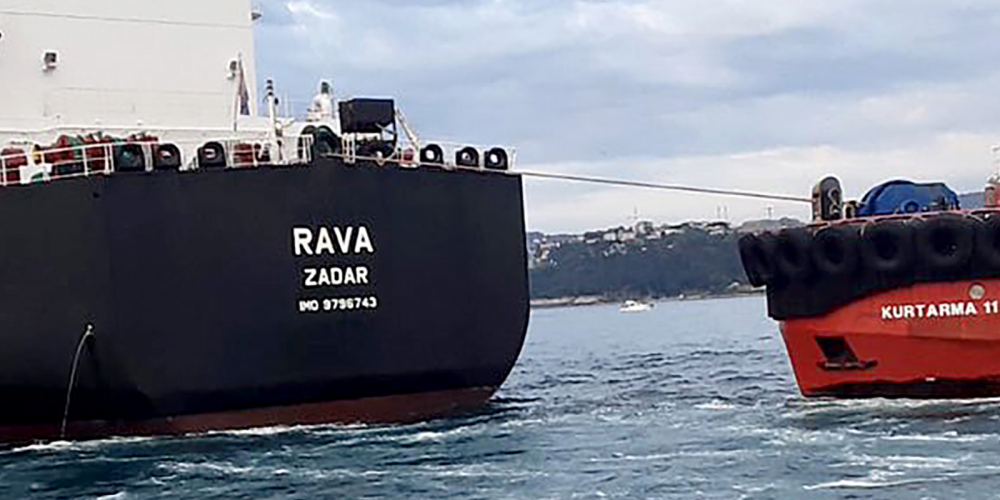 Ham petrol taşıyan tanker kıyıya sürüklendi! Boğaz, çift yönlü olarak gemi trafiğine kapatıldı 5