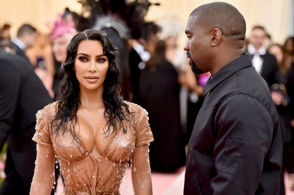 Kabul edilemez şeyler yaptığını söyleyen Kanye West fena pişman! Kim Kardashian'a dönmek istediğini açıkladı! "Tanrı bizi bir araya getirecek" 1