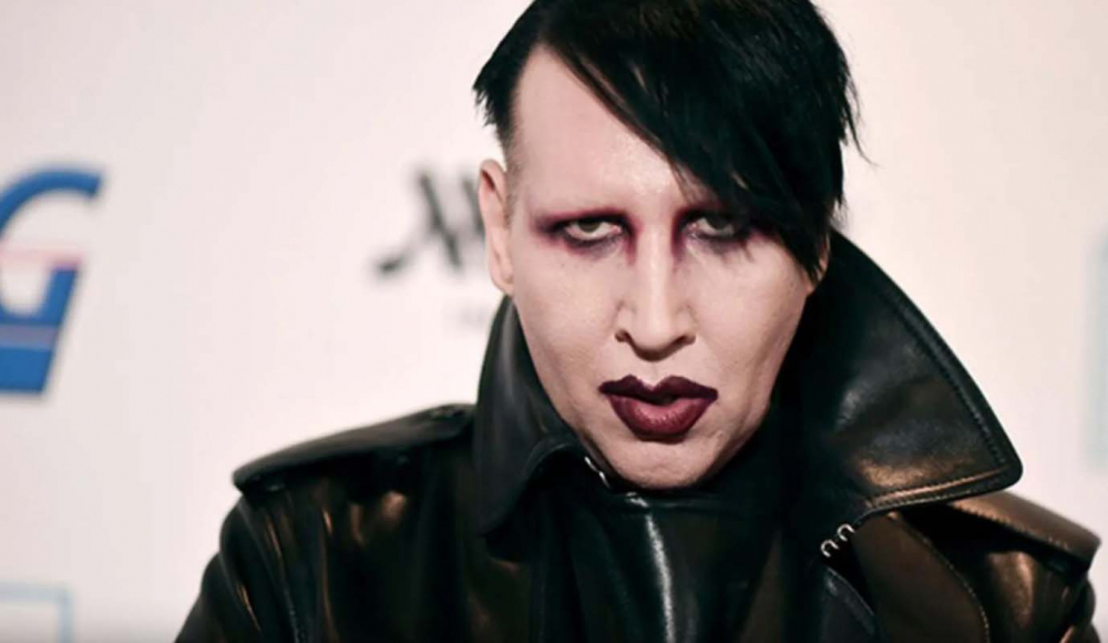 Evinde ‘tecavüz odası’ olduğu iddia edilmişti! Dünyaca ünlü şarkıcı Marilyn Manson’ın evine polis baskın düzenledi! 1