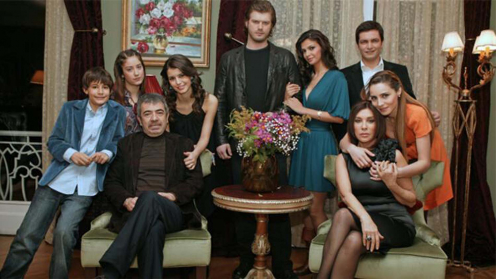 Aşk-ı Memnu'da oynayan Batuhan Karacakaya, Netflix dizilerindeki ahlaksızlığa dikkat çekti: "Ben muhafazakar bir aileden geliyorum" 1