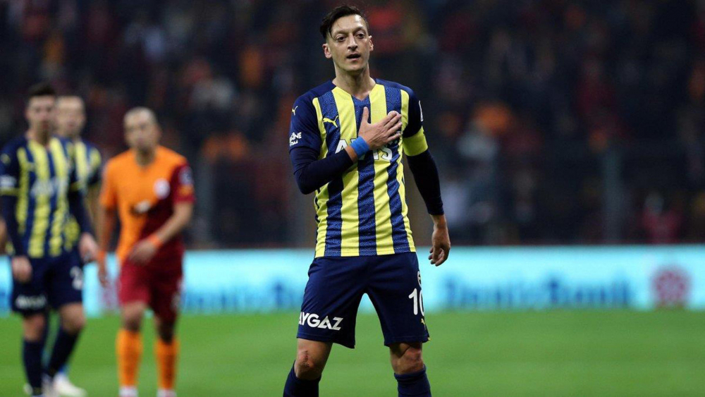 Fenerbahçe'de Mesut Özil bavulunu toplamaya hazırlanıyor! Gideceği takım belli oldu! 1