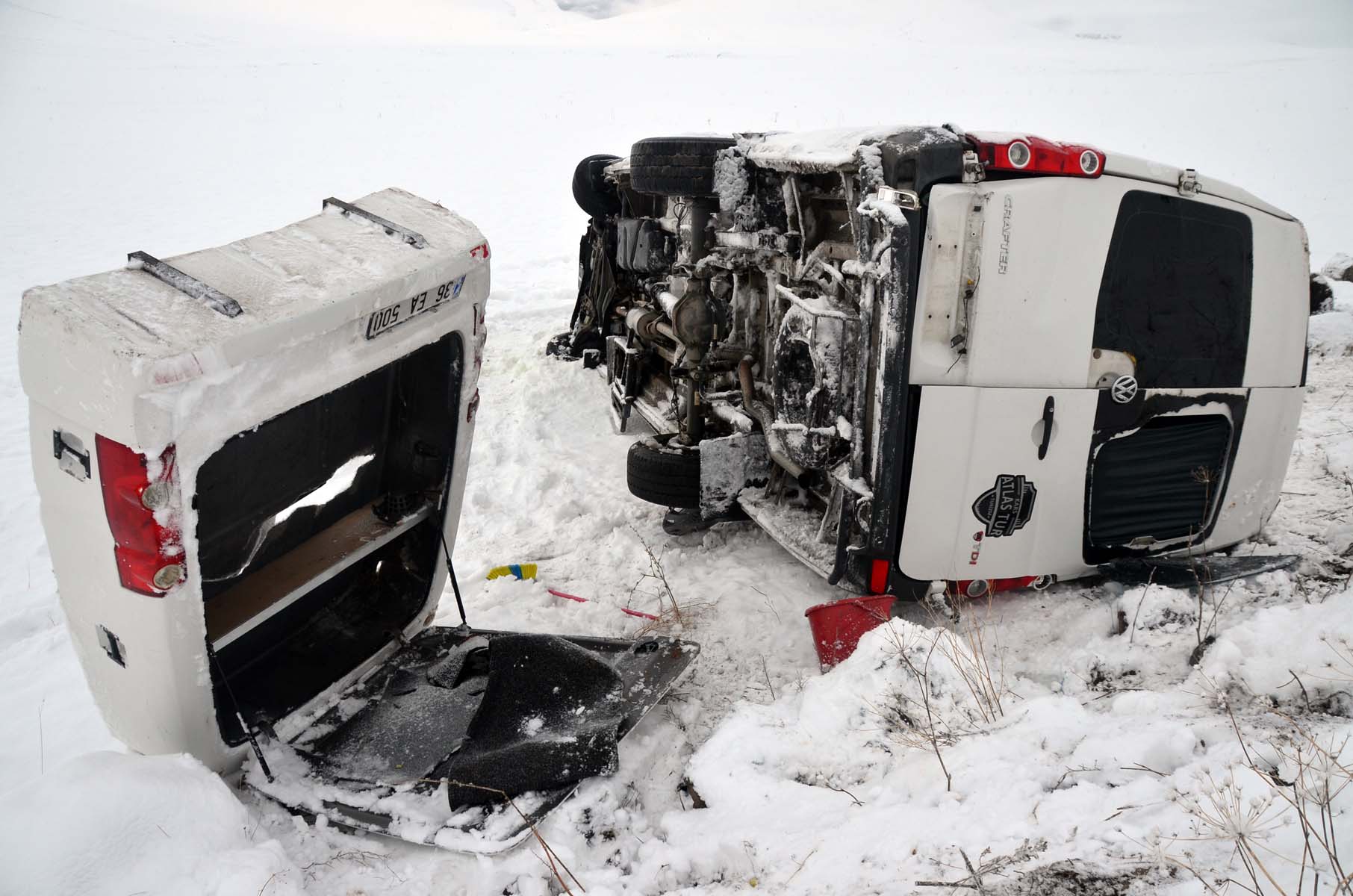 uslu suikast kabul  Kar yağışı kazaya neden oldu! Kars Sarıkamış'ta minibüs şarampole devrildi:  2'si ağır 18 yaralı