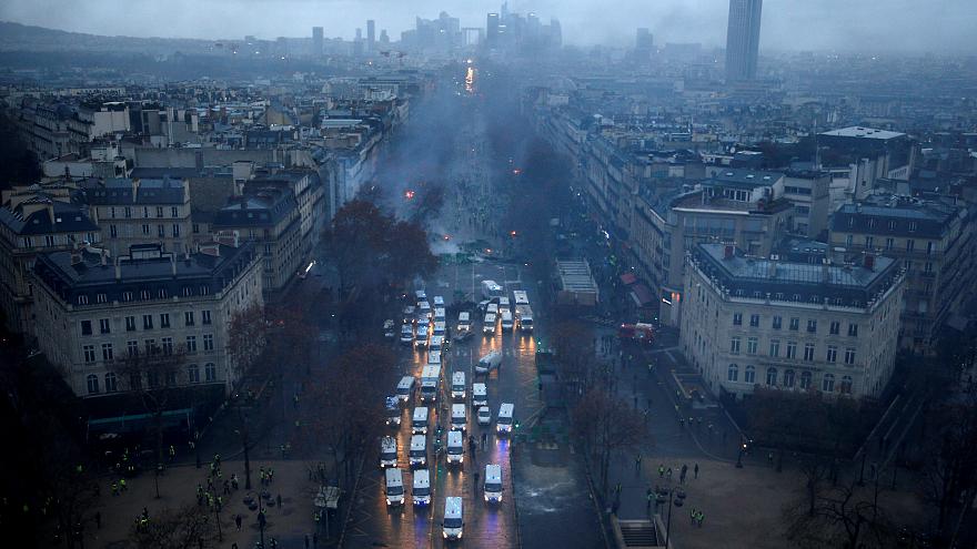 Fransa'da akaryakıta yapılan zamlar 2019 yılı için iptal edildi