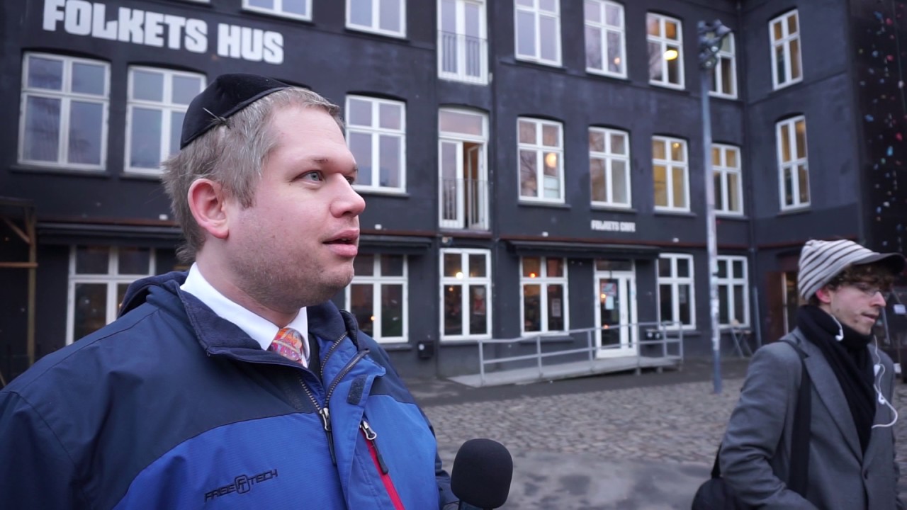 Danimarkalı ırkçı lider İslam'ı hedef aldı, Kur'an yaktı