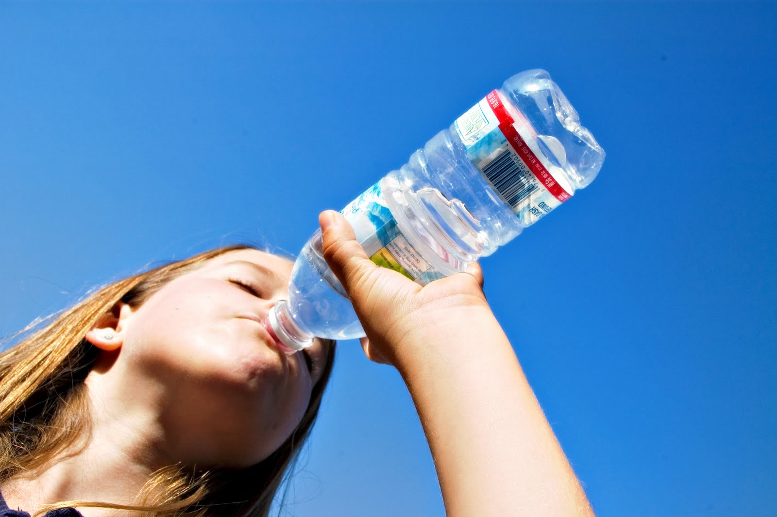 Beber agua en ayunas para el estreñimiento