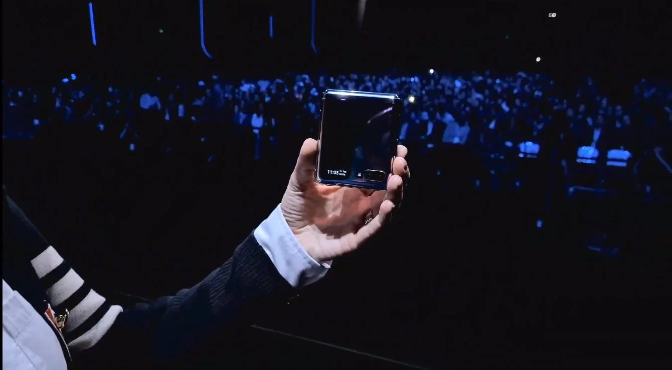 Samsung Galaxy Z katlanılabilir özelliğiyle herkesin ilgi odağı oldu!