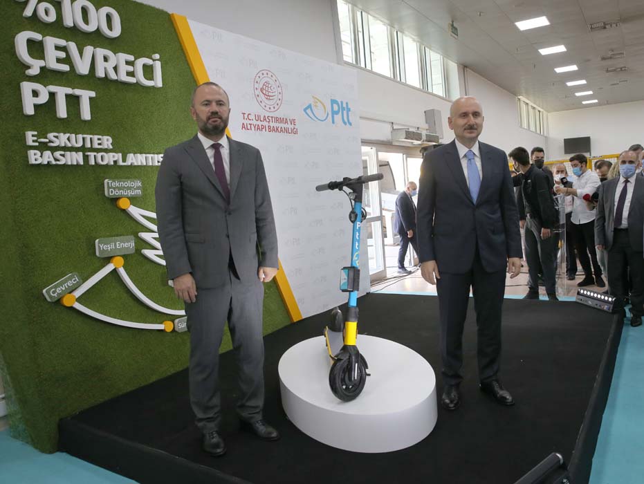 İstanbul'da PTT çalışanları dağıtımları artık elektrikli skuter ile yapacak!