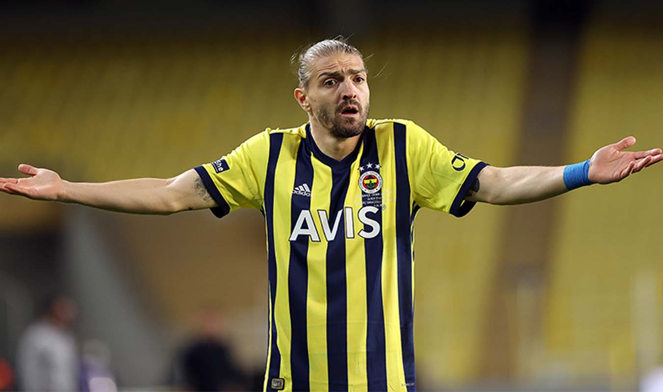 Fenerbahçe'de Caner Erkin'in kendine kulüp bulması istendi! Vitor Pereira kadroda düşünmüyor