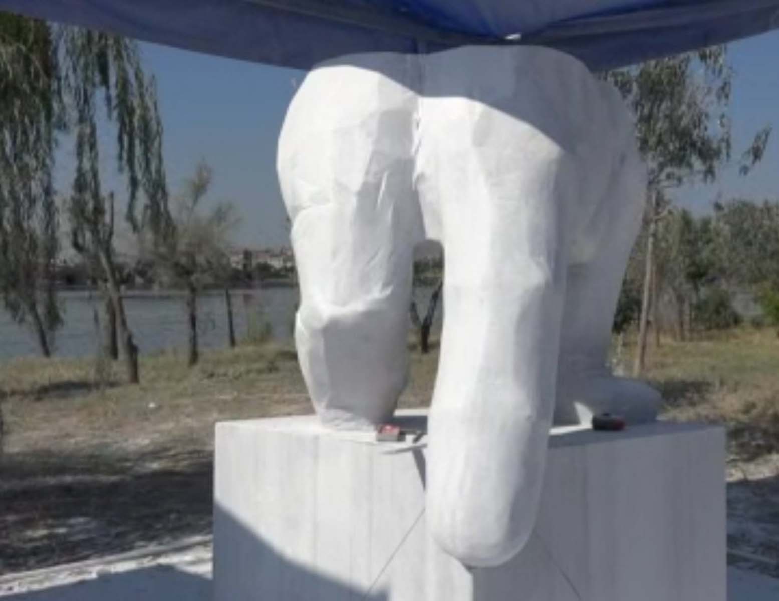 Heykel belediyeciliği sürüyor! CHP'li Büyükçekmece Belediyesinin heykel festivali şaşkınlık yarattı, görenler anlam veremedi 