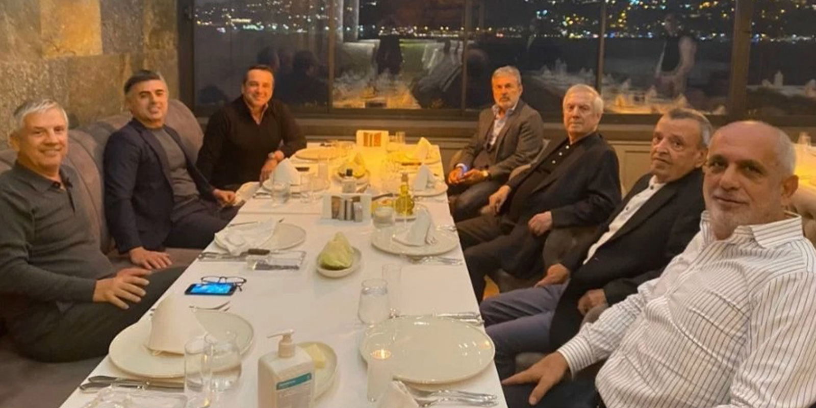 Sosyal medyayı salladı! Aziz Yıldırım 69. yaş gününü dostları ile kutladı