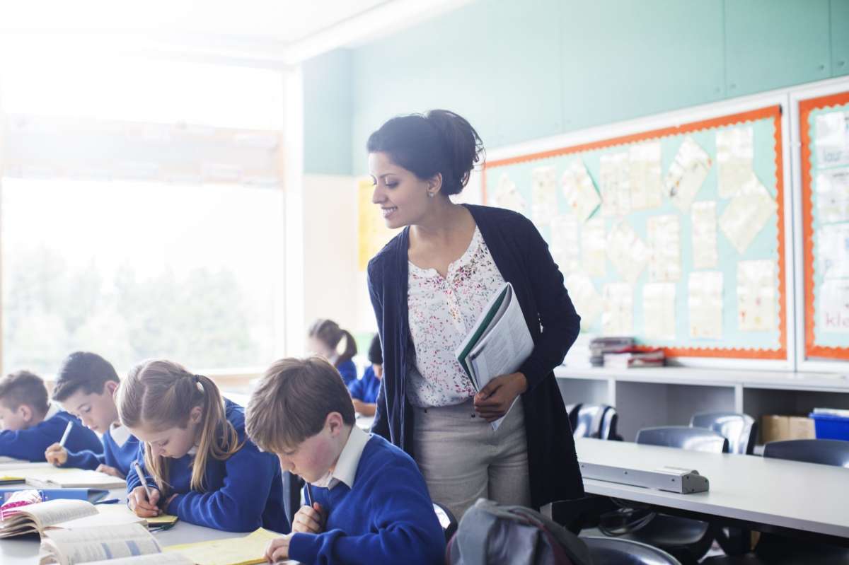 Öğretmenler Gününde kadın öğretmene ne hediye alınır 2021? Kadın öğretmene alınacak hediyeler nelerdir? İşte hediye önerileri