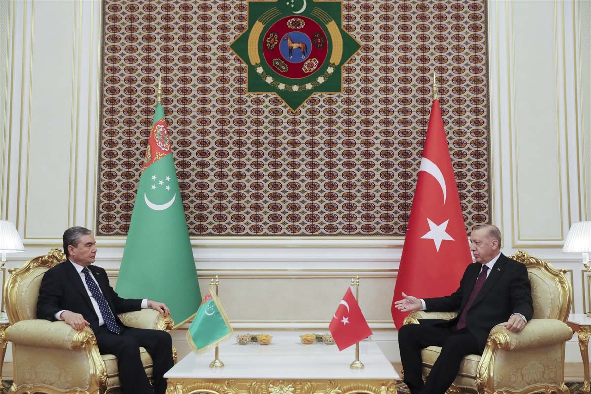 Cumhurbaşkanı Erdoğan ve Türkmenistan Devlet Başkanı baş başa görüşme gerçekleştirdi! 9 maddelik anlaşma imzalandı! 