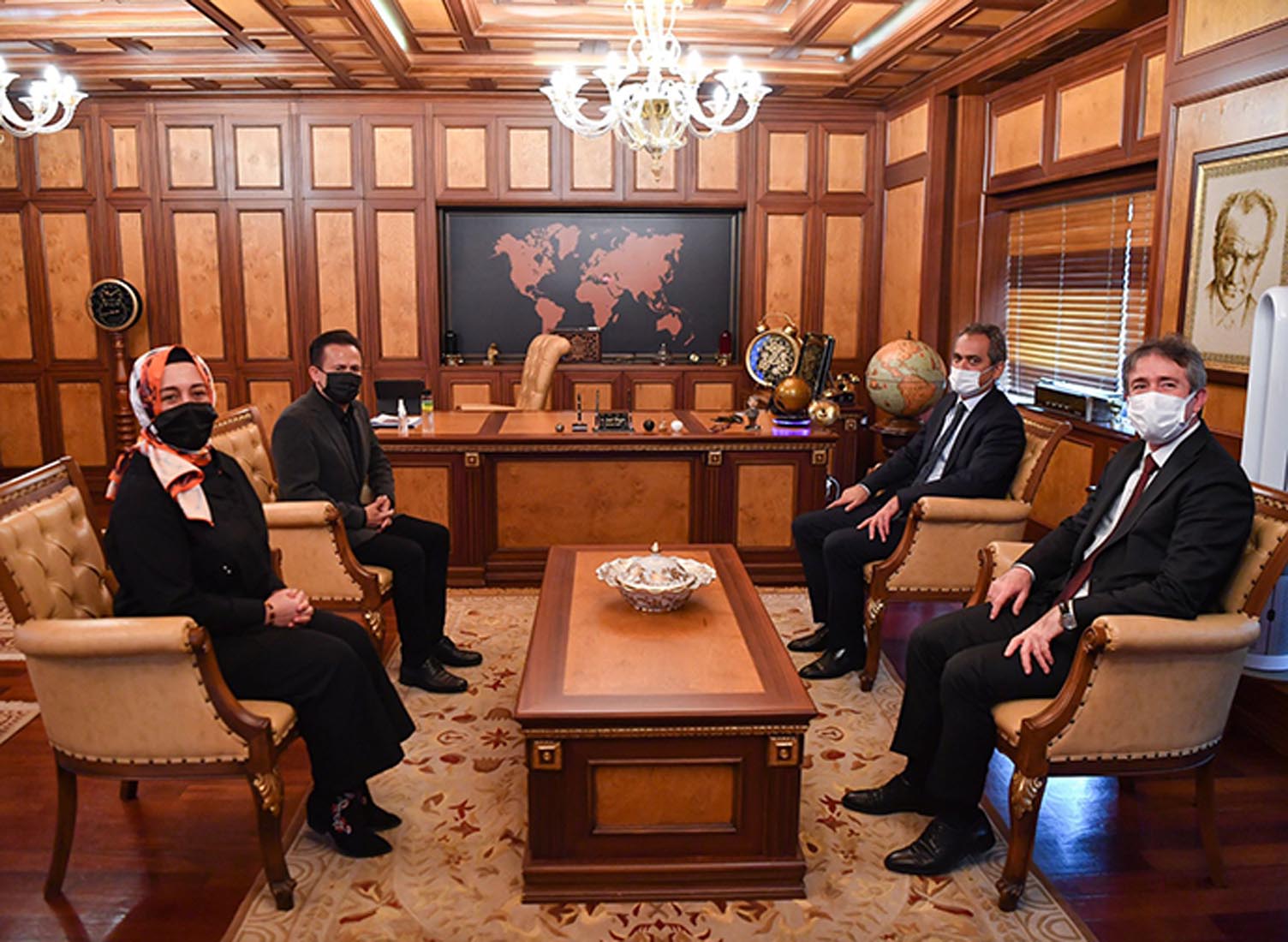 Milli Eğitim Bakanı Mahmut Özer Tuzla Belediyesi’ni ziyaret etti