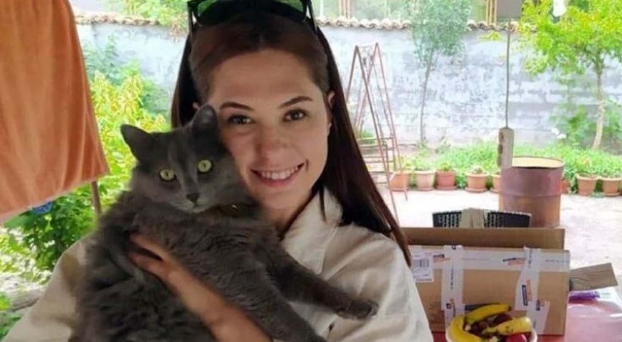 Tekirdağ'da görev yapan Doktor İrem Büşra Üngül, kaçan kedisini kurtarmak isterken canından oldu! Genç doktor 5'inci kattan düşerek hayatını kaybetti!