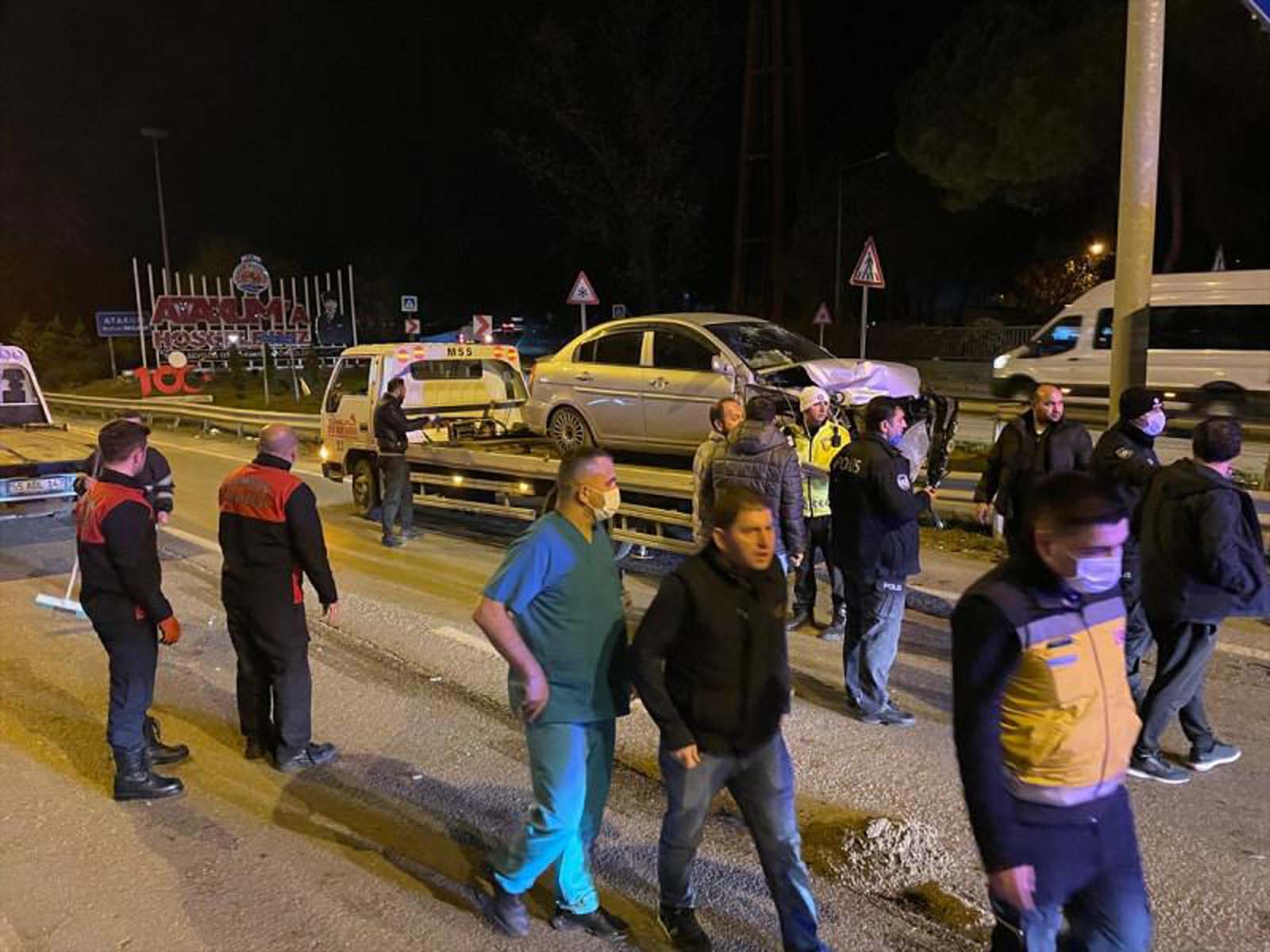 Samsun İlkadım'da feci kaza! Refüje çarptıktan sonra başka araca çarptı: 5'i sağlıkçı 7 yaralı 