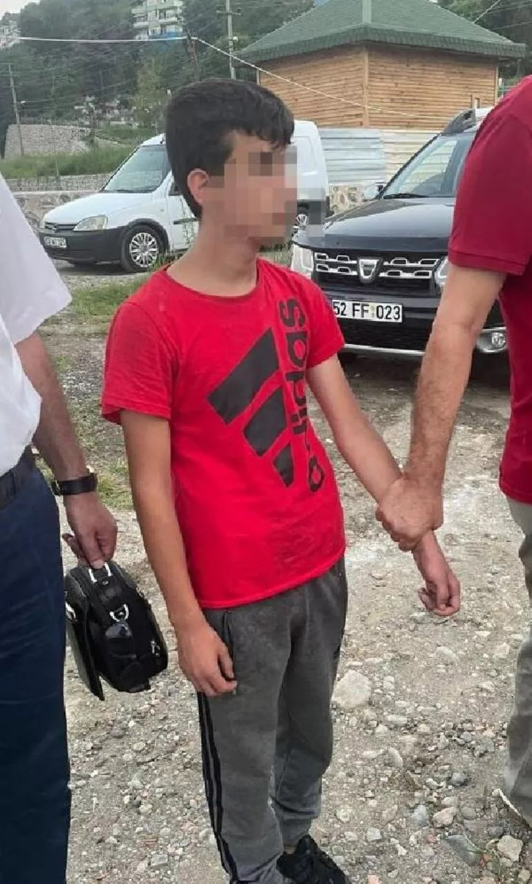 En büyüğü 15 yaşındaki üç çocuk Ordu'da otomobil çalarak İstanbul'a kadar geldiler! Sebepleri ise sosyal medyada gördükleri Esenyurt