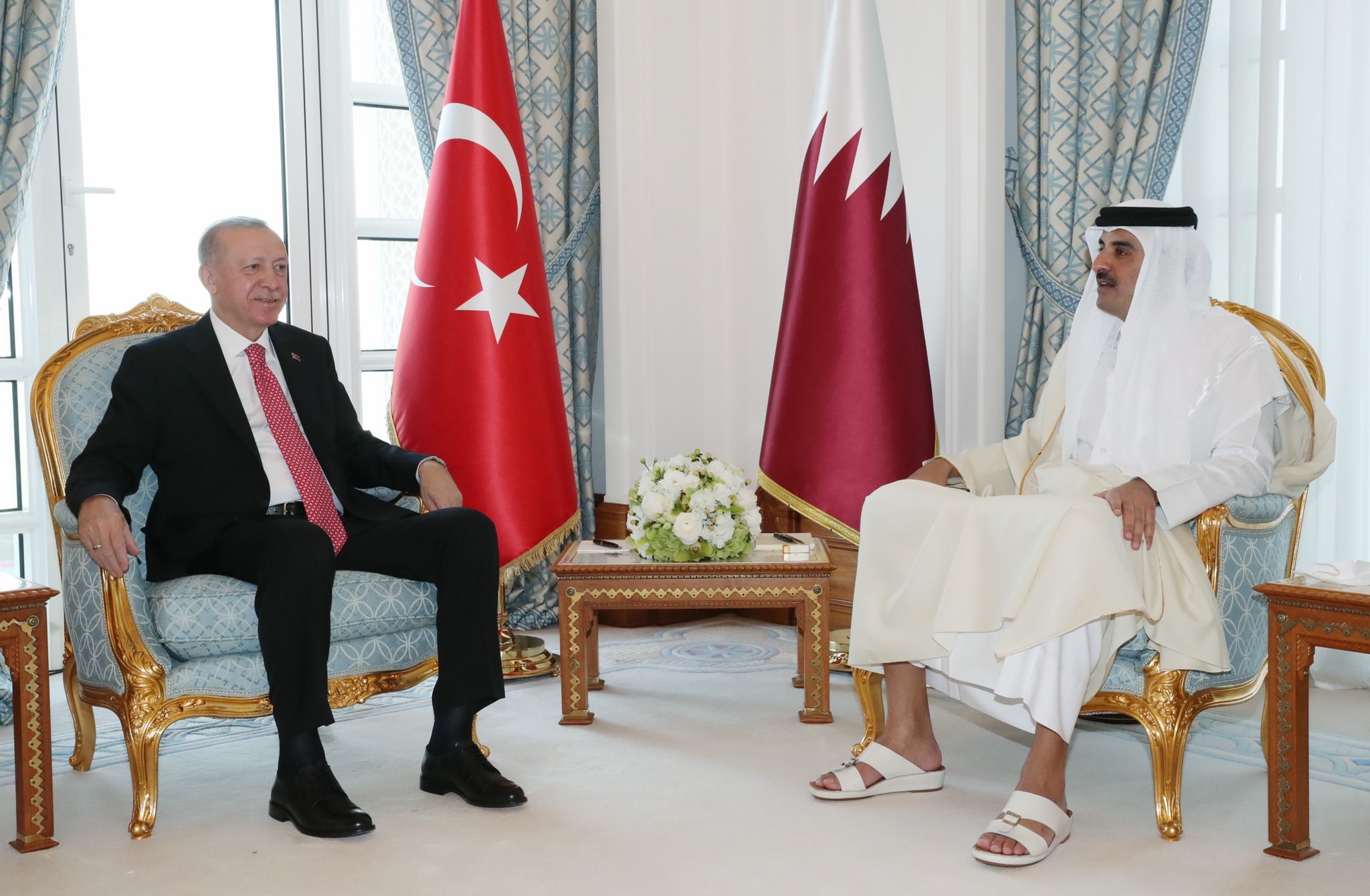 Cumhurbaşkanı Erdoğan, Katar'da resmi törenle karşılandı 