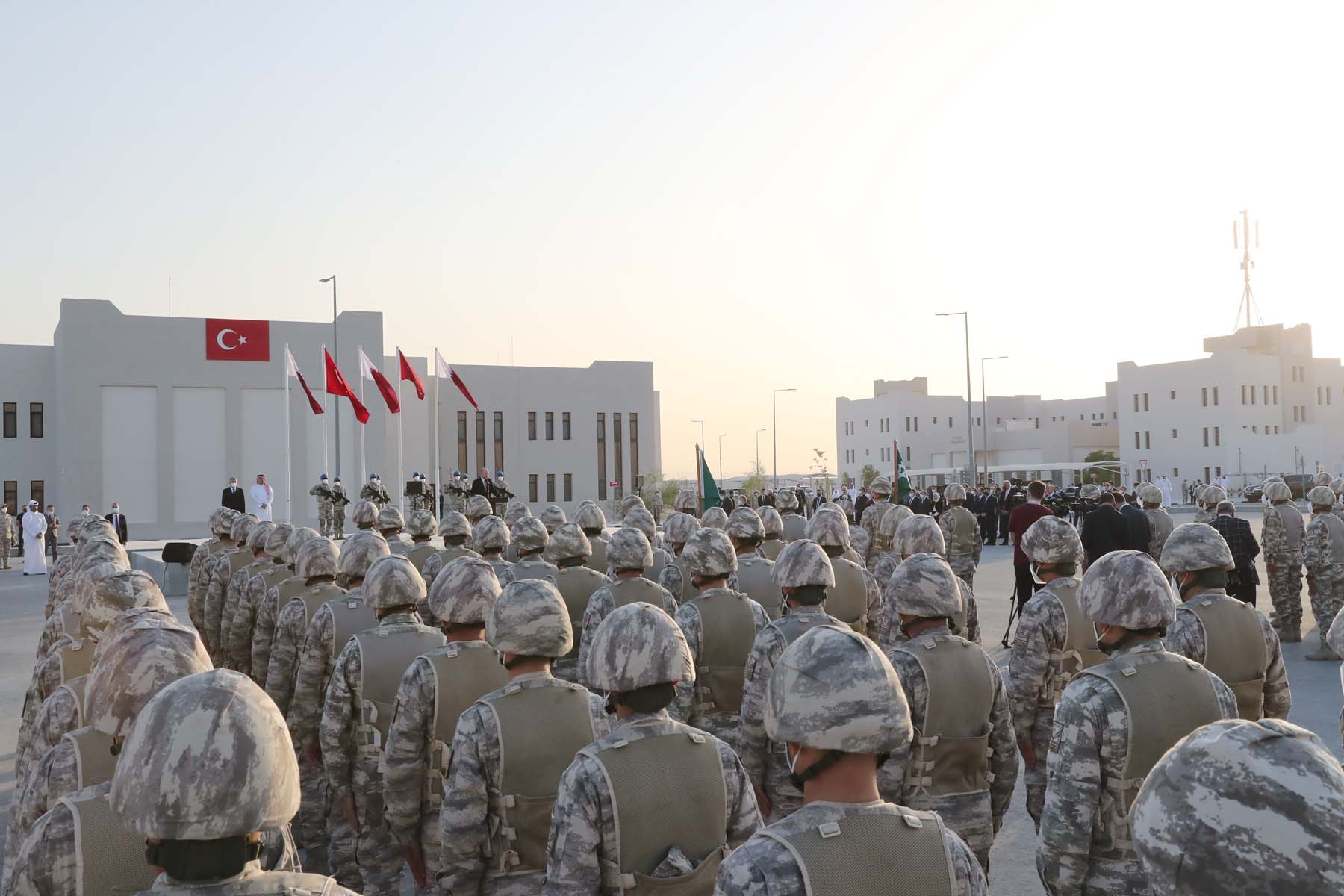 Cumhurbaşkanı Erdoğan, Katar-Türk Kuvvet Komutanlığını ziyaret etti: Katar'ın güvenliğini ülkemizinkinden ayrı tutmuyoruz