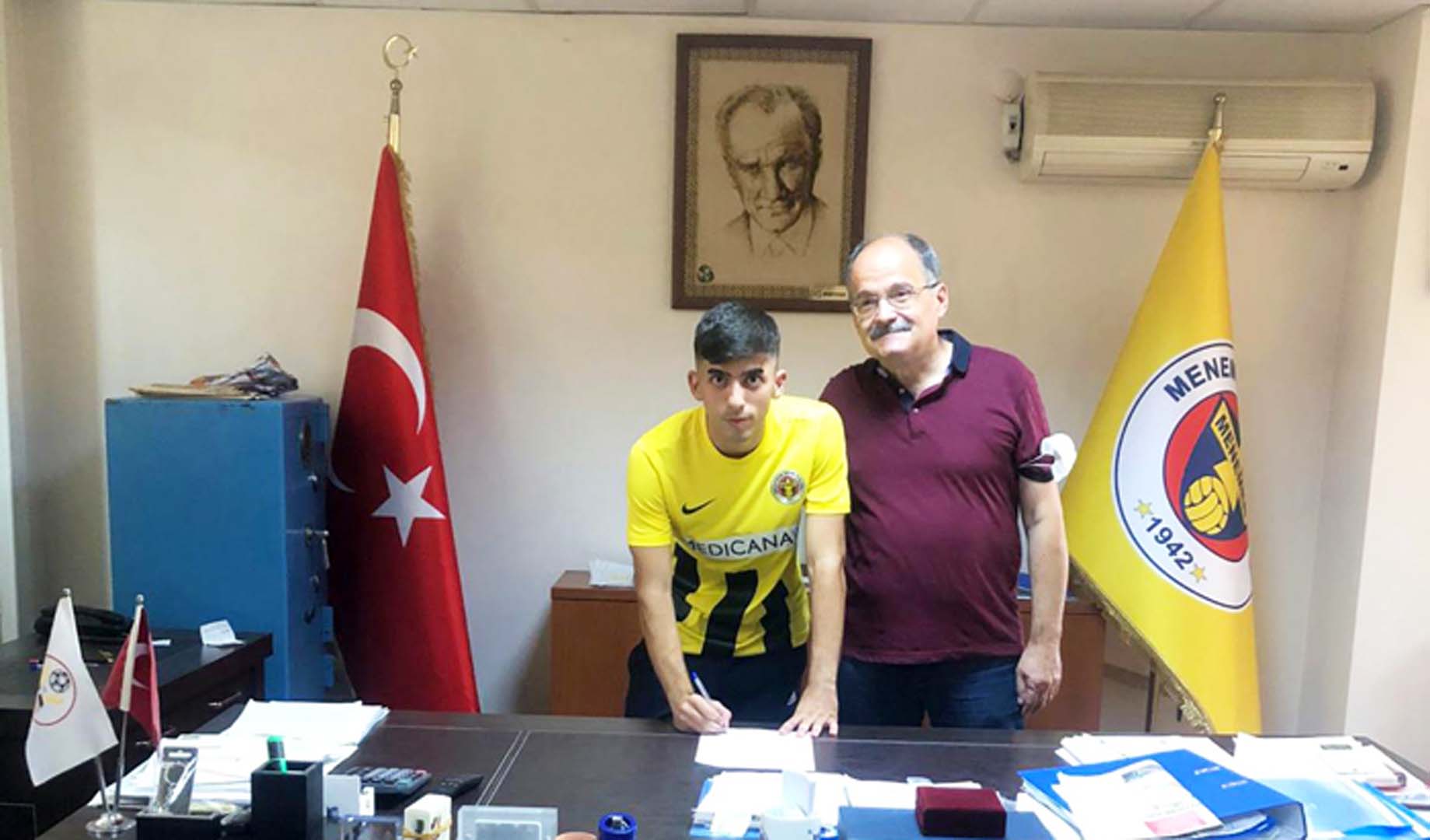 Menemenspor'un genç yıldızı Mehmet Alper ÖzdemirAvrupa'nın radarına girdi!