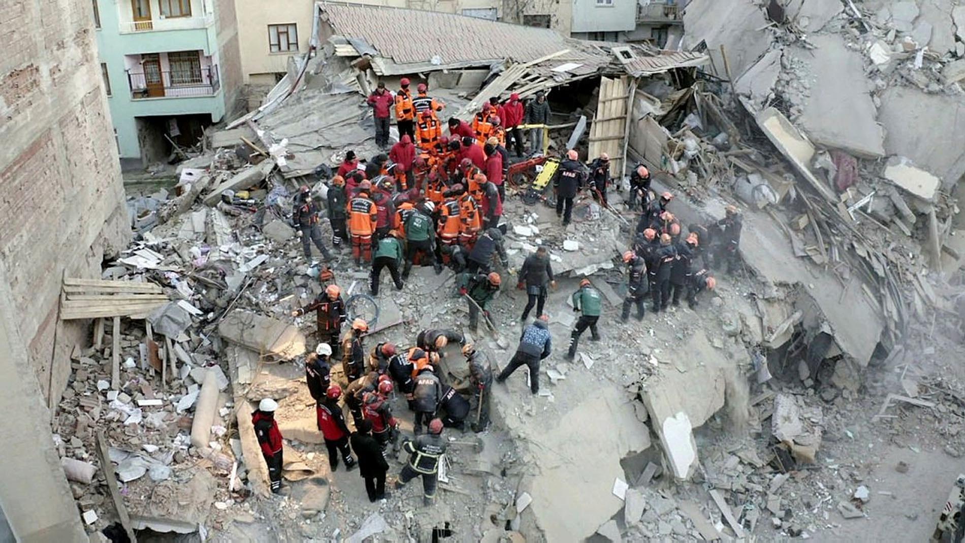 İstanbul ve İzmir depremi için tarih verdi! Deprem Uzmanı Ahmet Ercan çarpıcı değerlendirmelerde bulundu!