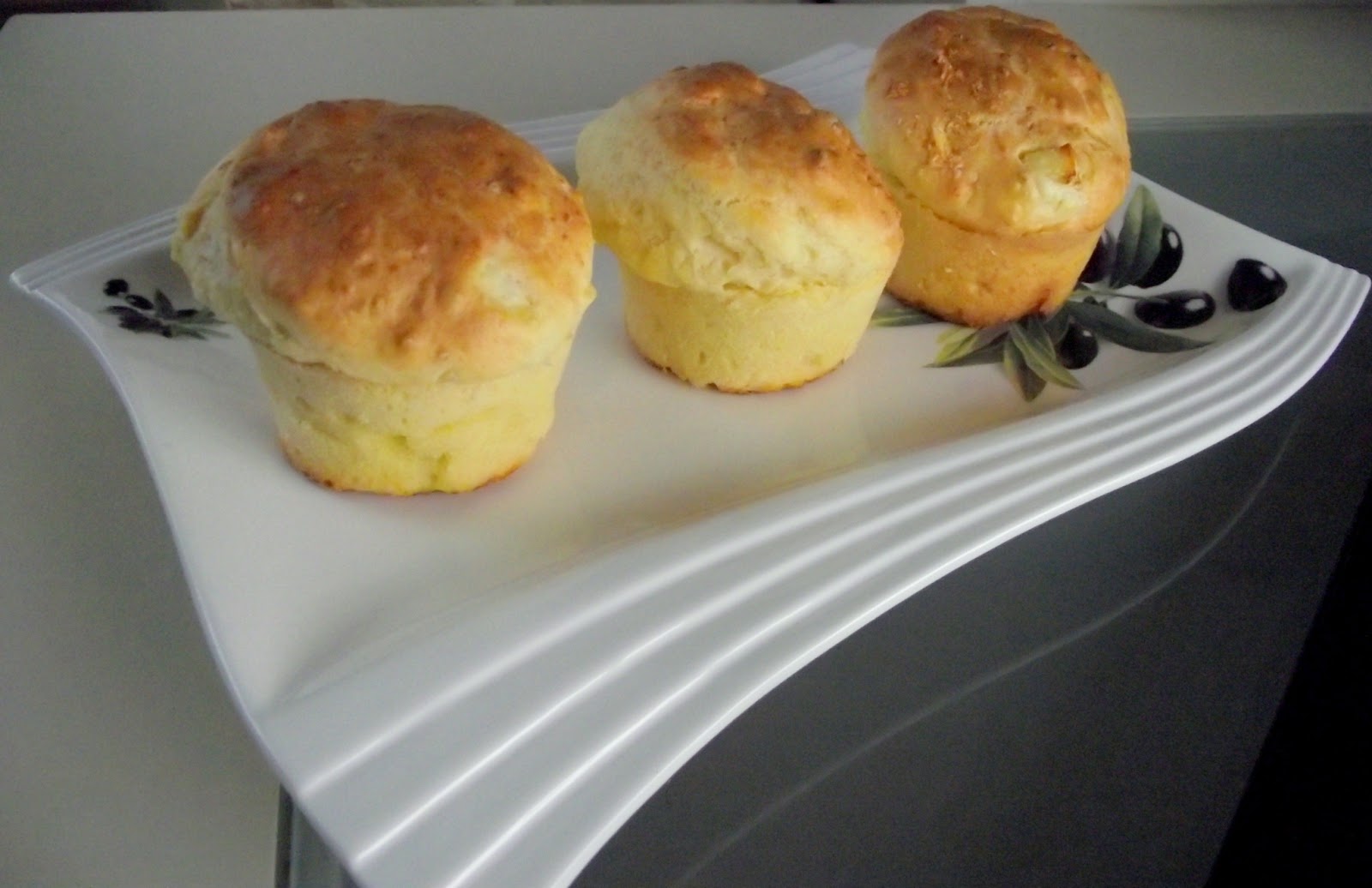 Közlenmiş Biberli Peynirli Muffin nasıl yapılır? Gerekli malzemeler ve püf noktaları neler? İşte Közlenmiş Biberli Peynirli Muffin tarifi!