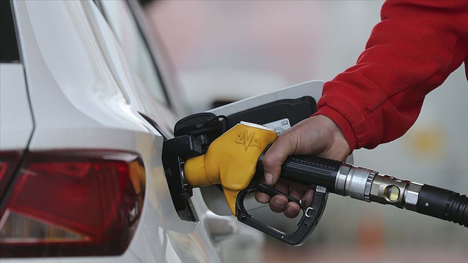 Son dakika | EPGİS'ten araç sahiplerine kötü haber: Benzine 77, motorine 31 kuruş zam geldi