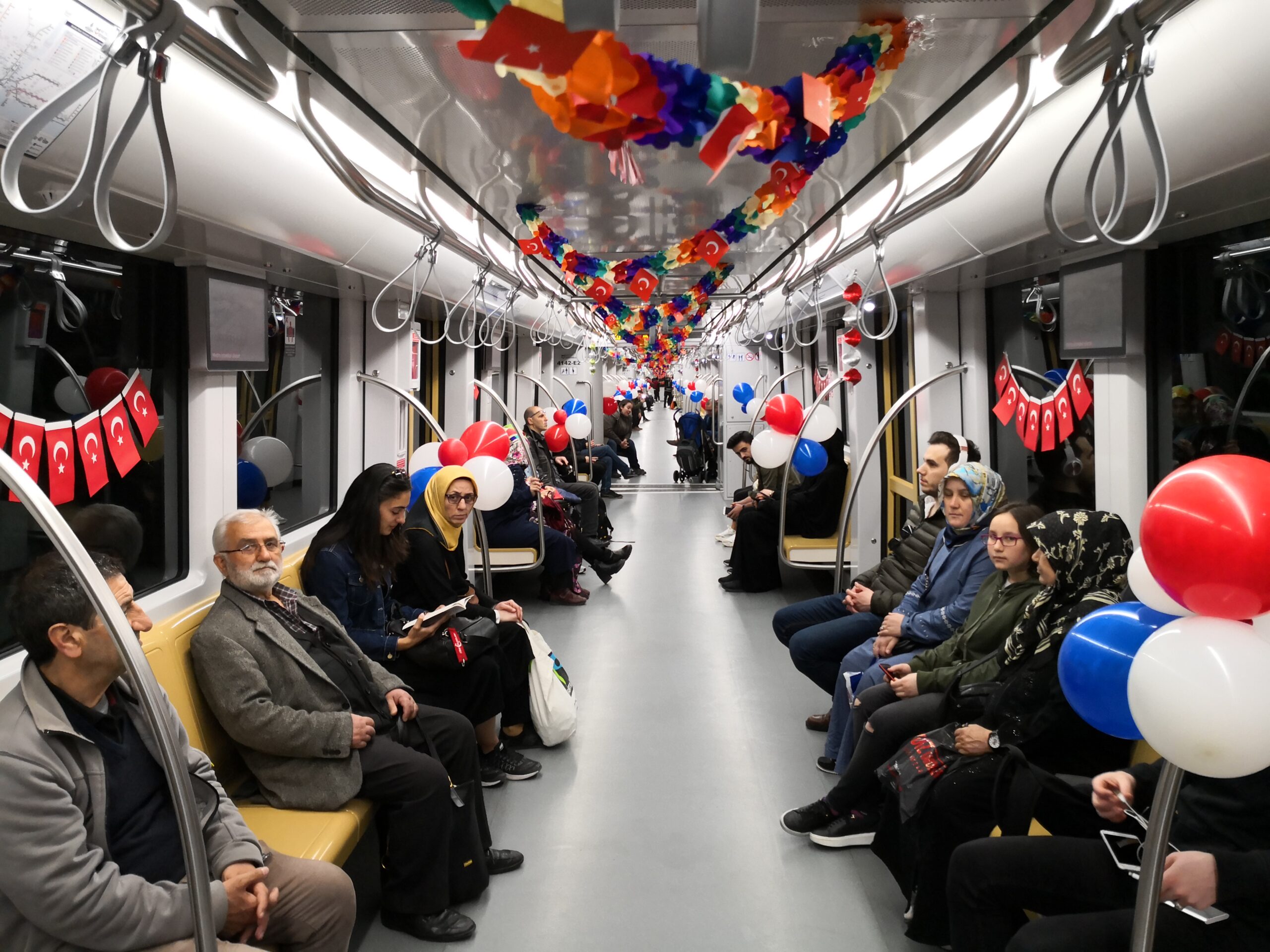 İstanbul yeni yıl kutlamalarına hazır! Yılbaşı gecesi toplu taşıma araçları 24 saat hizmet verecek 