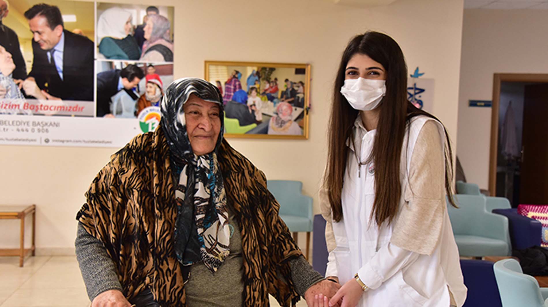 Yeryüzü Doktorları Tuzla Belediyesi Yaşlılar Merkezi’ni ziyaret etti