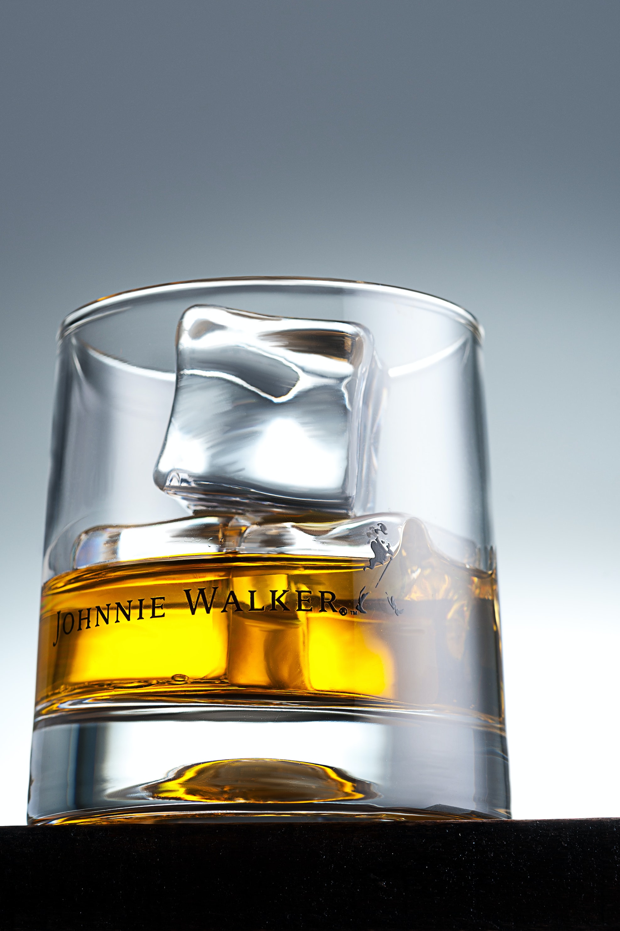 Viski fiyatları 2022 güncel kaç TL? Johnnie Walker, J&B, Chivas Regal, Jack Daniels ne kadar? Zamlı güncel fiyatlar nedir?