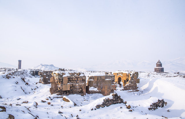 Ani antik kenti karlar altında kaldı, masalsı görüntü kameralara yansıdı!