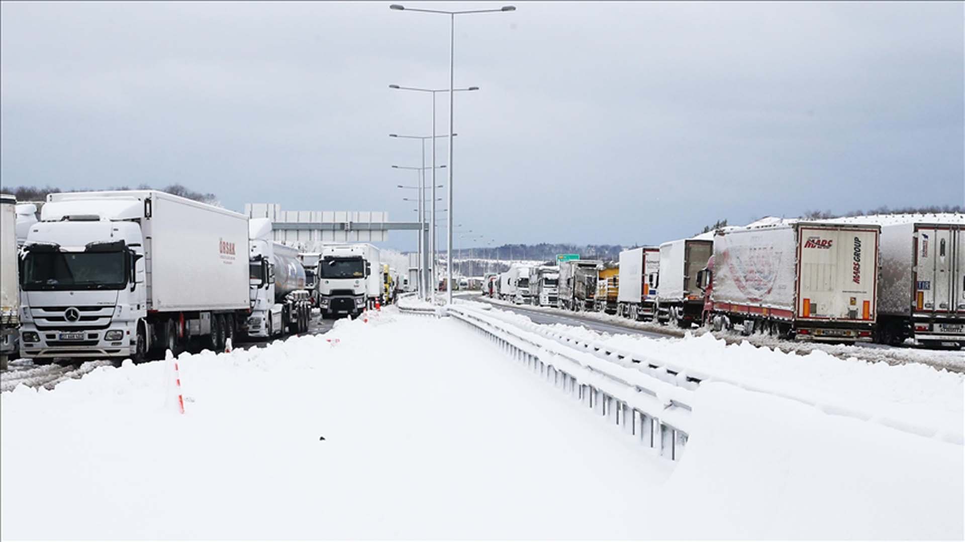 Son dakika | Ulaştırma Bakanlığından Kuzey Marmara Otoyolu'nu işleten firmaya kar yağışı cezası! Sürücülerin geçiş ücretleri iade edildi