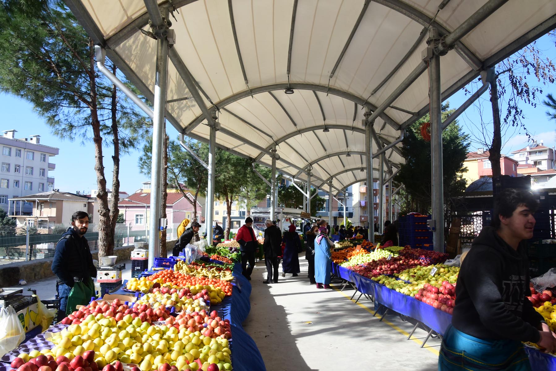 Pendik Belediyesi üçüncü kapalı semt pazarını Esenyalı'da kurdu!