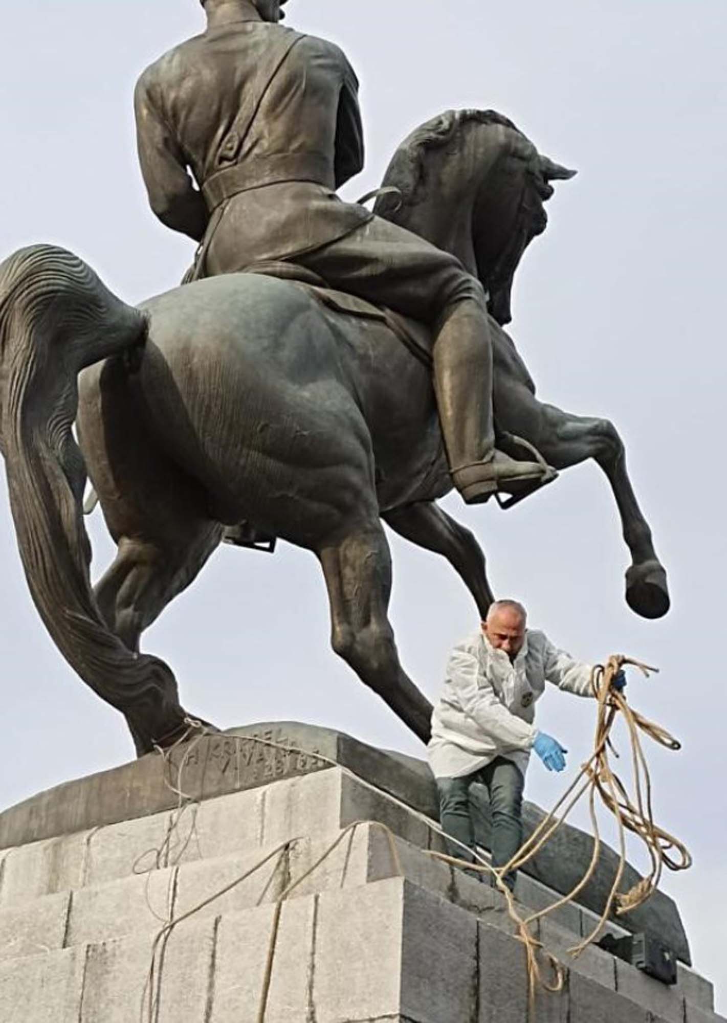 Melih Gökçek, Samsun'da Atatürk heykeli nöbetinde olanlara seslendi! İşiniz gücünüz şov