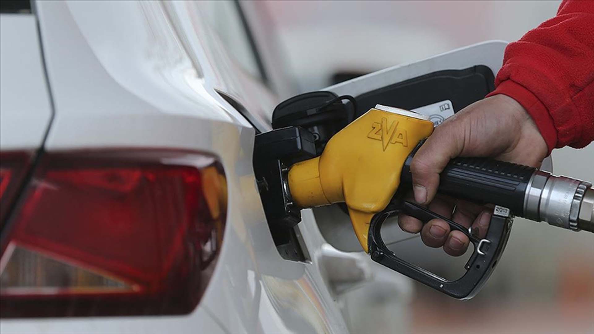 Petrol fiyatlarındaki artış araç sahiplerini vurdu! Motorinin ardından benzin fiyatlarına 72 kuruş zam bekleniyor 