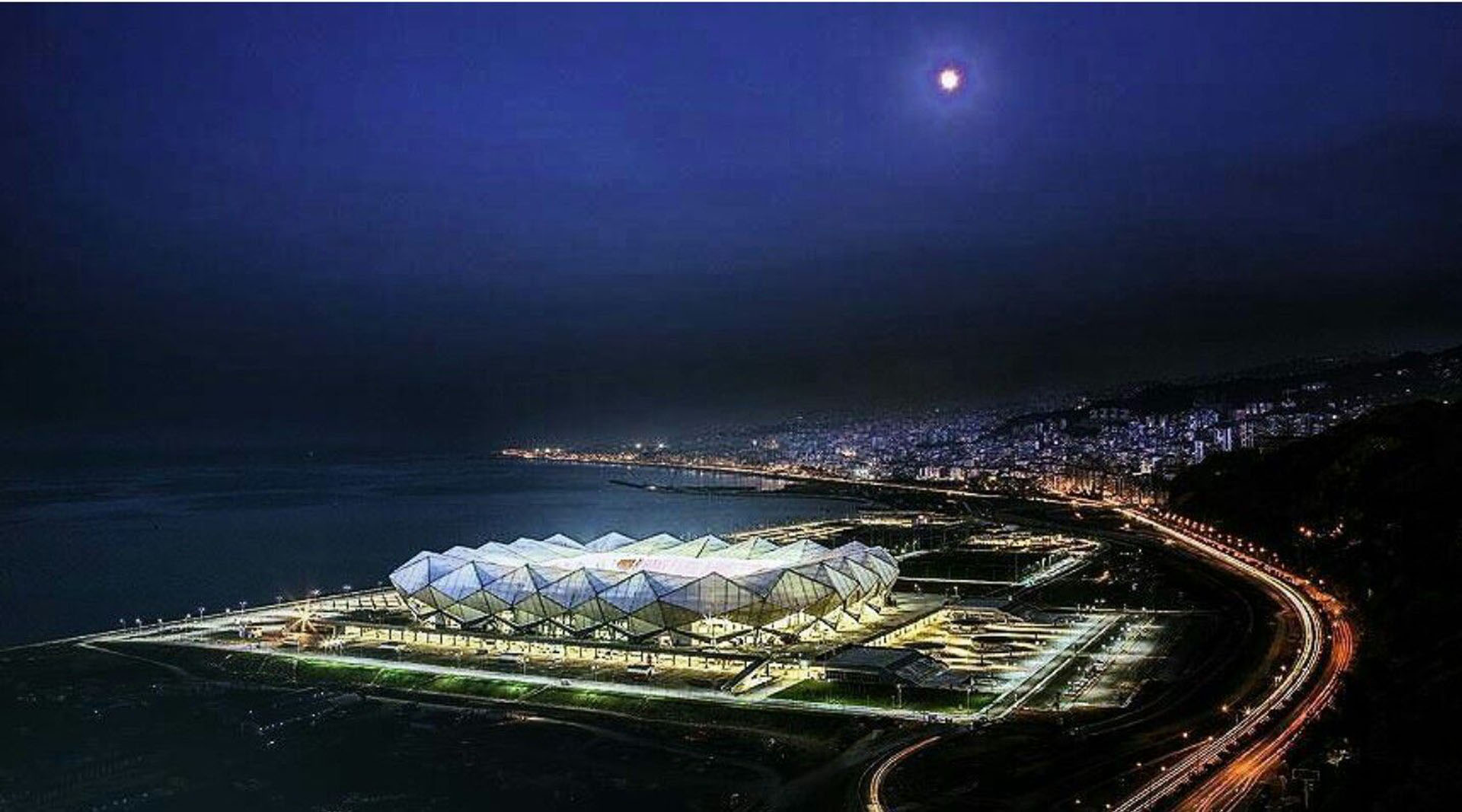 Trabzonspor'un stadı çöküyor! Akyazı Stadı ile ilgili korkutan raporu uzmanlar açıkladı: Çatlakları sıvayla kapatıyorlar!