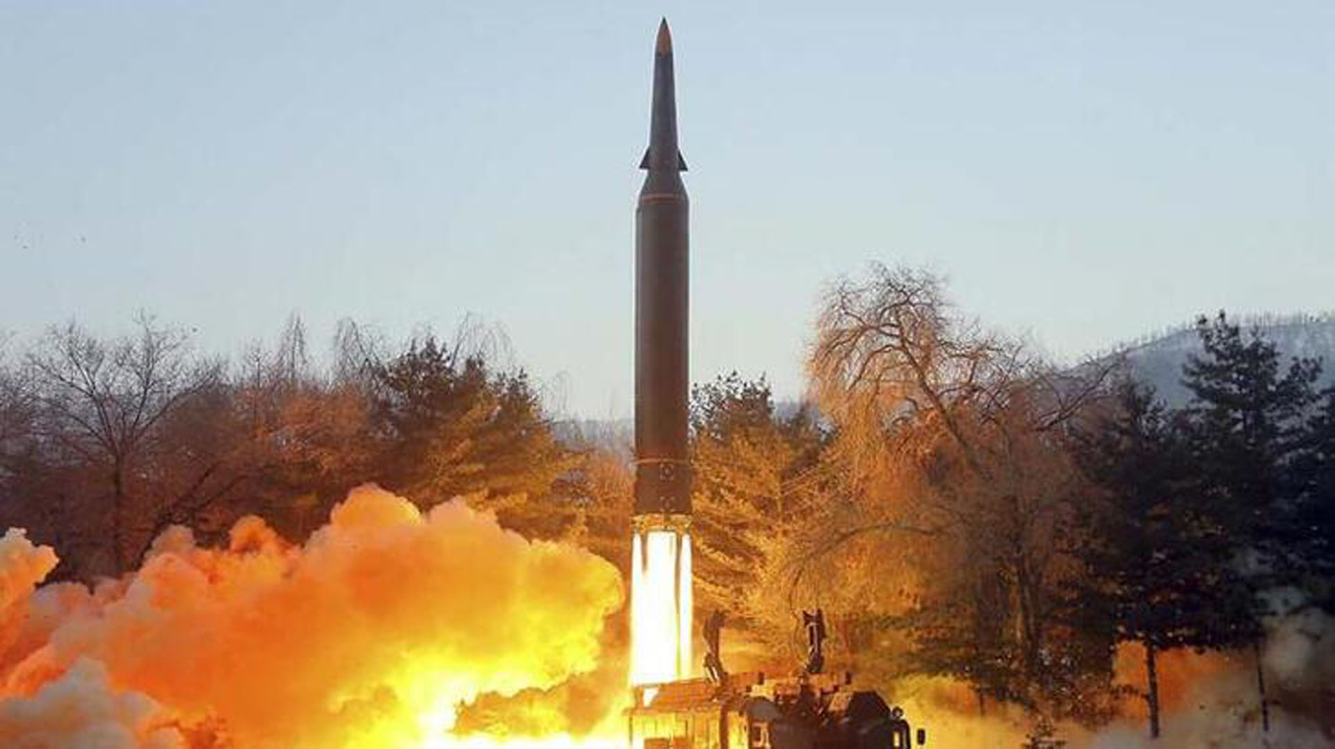 Rusya'dan sonra şimdi de Kuzey Kore! Füzelerini denediler! Dünya savaşa mı hazırlanıyor?