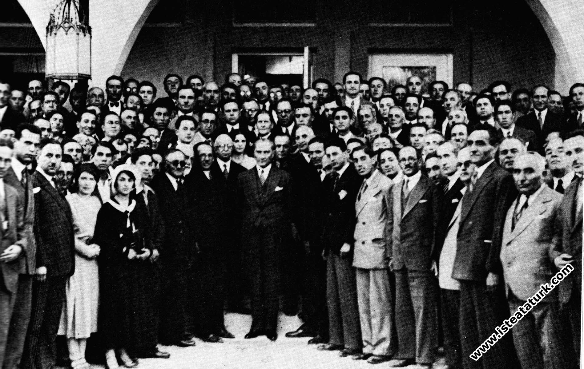 8 Mart Dünya Kadınlar günü ile ilgili sözler! Atatürk'ün kadınlar için söylediği sözler | Atatürk'ün kadınlar ile ilgili sözleri