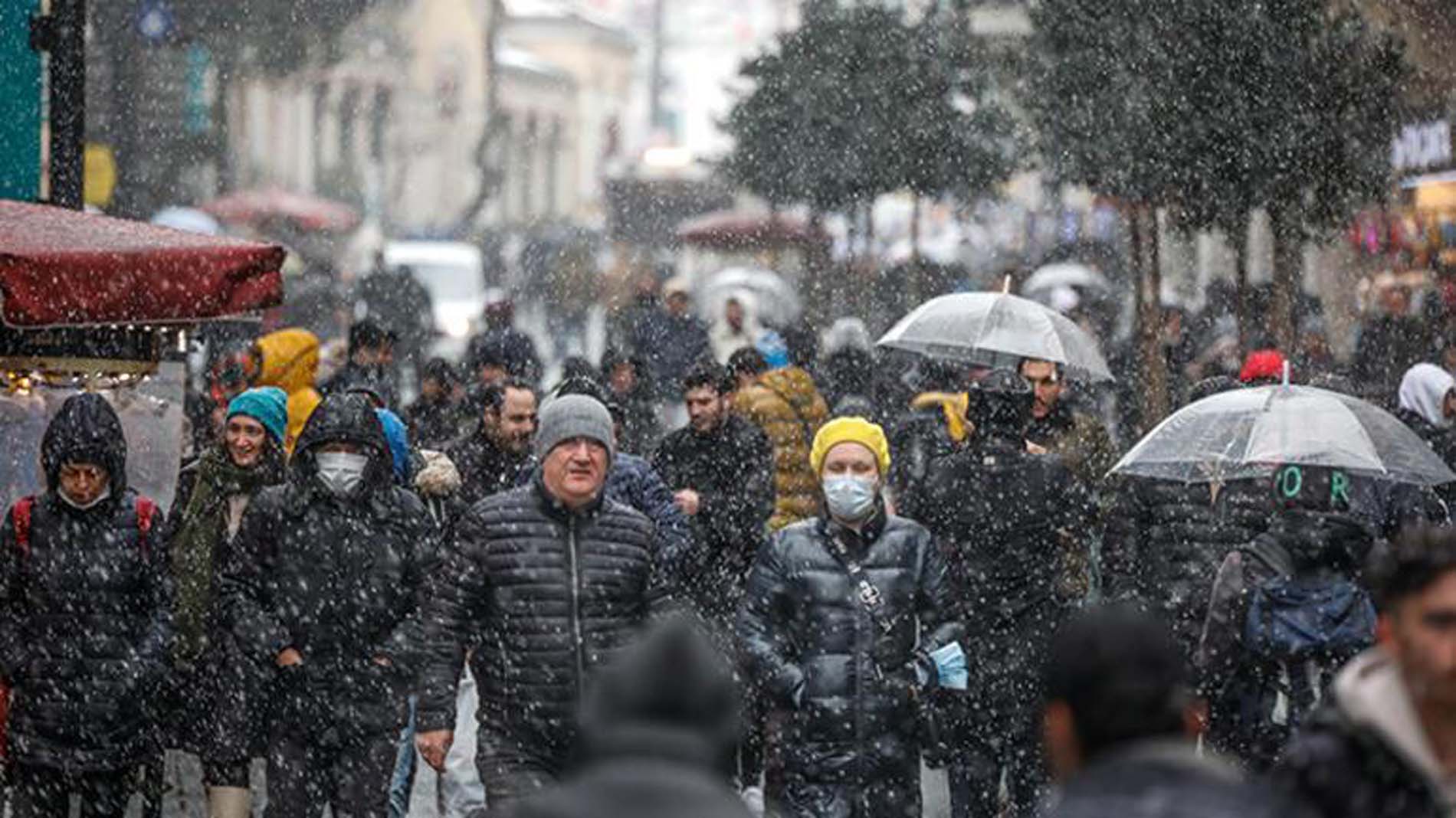 İstanbul Valisi Yerlikaya duyurdu! İstanbulluları uyardı! Kar yağışı için öğle saatlerine dikkat! 