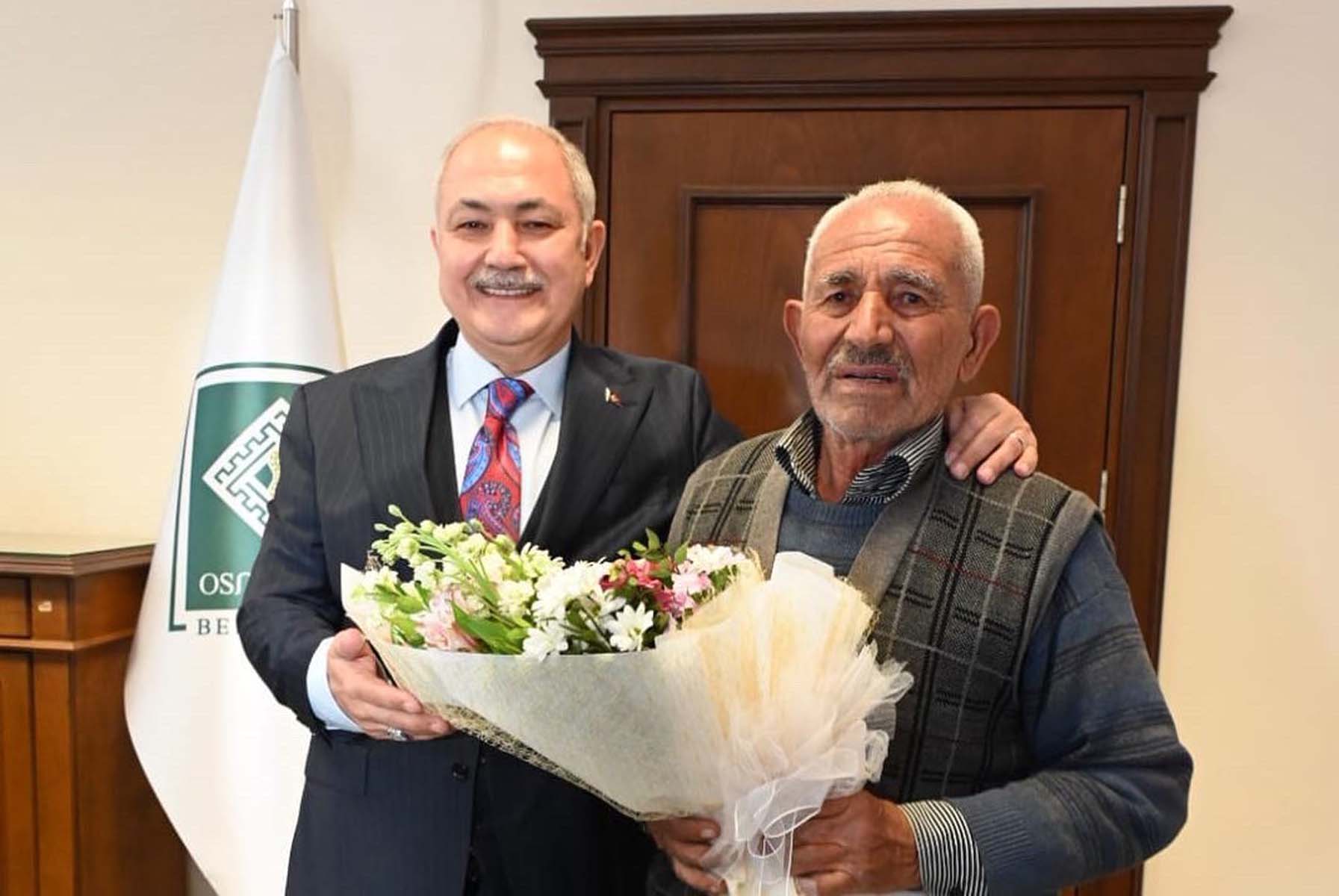 Osmaniye'de zabıtaların tartısını aldığı Ali Budak tartısına kavuştu! Belediye Başkanı Kadir Kara özür diledi, elini öptü: İnsanız hatasız kul olmaz