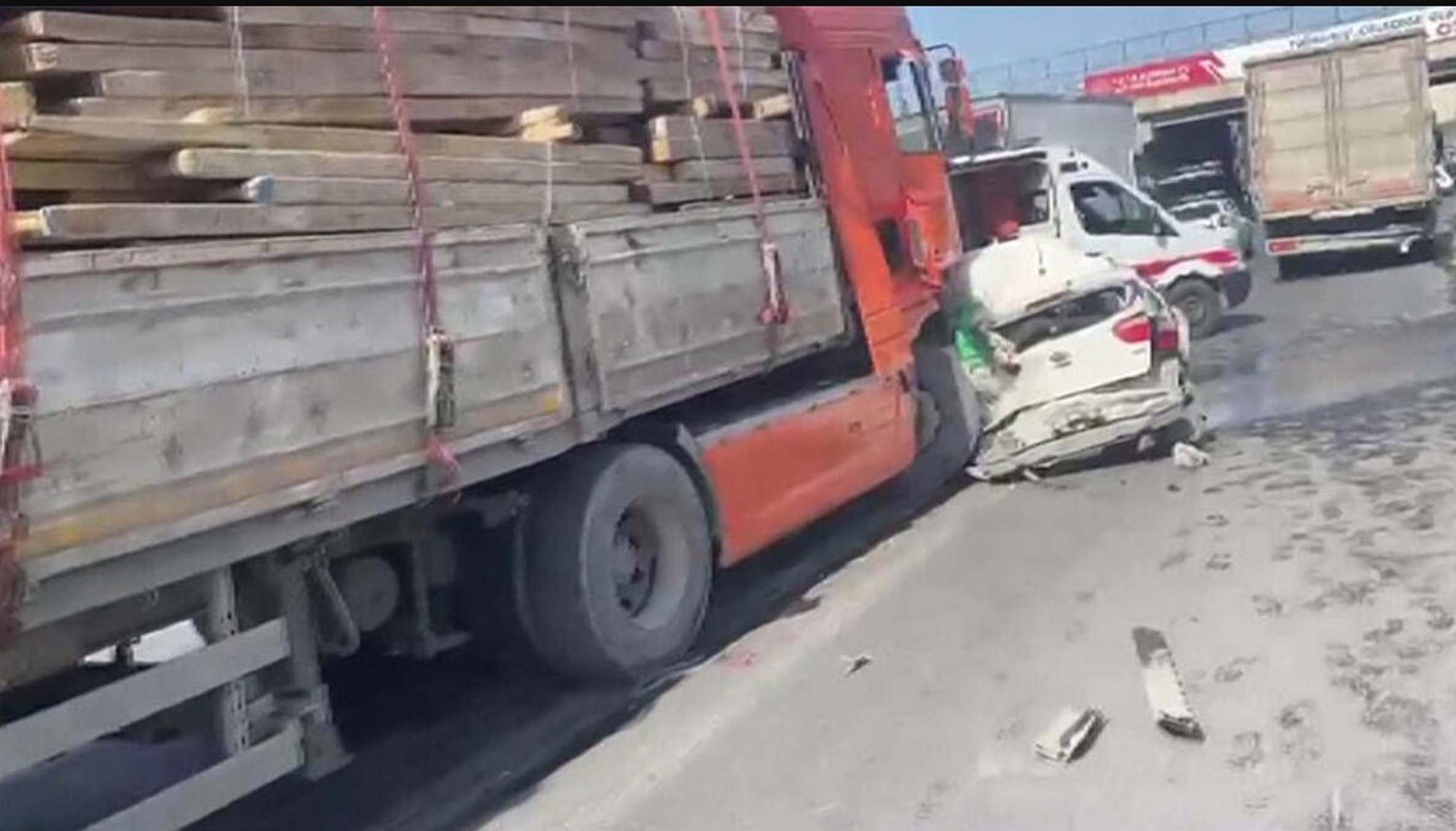 Son dakika! İstanbul'da zincirleme trafik kazası! Çok sayıda yaralı var!