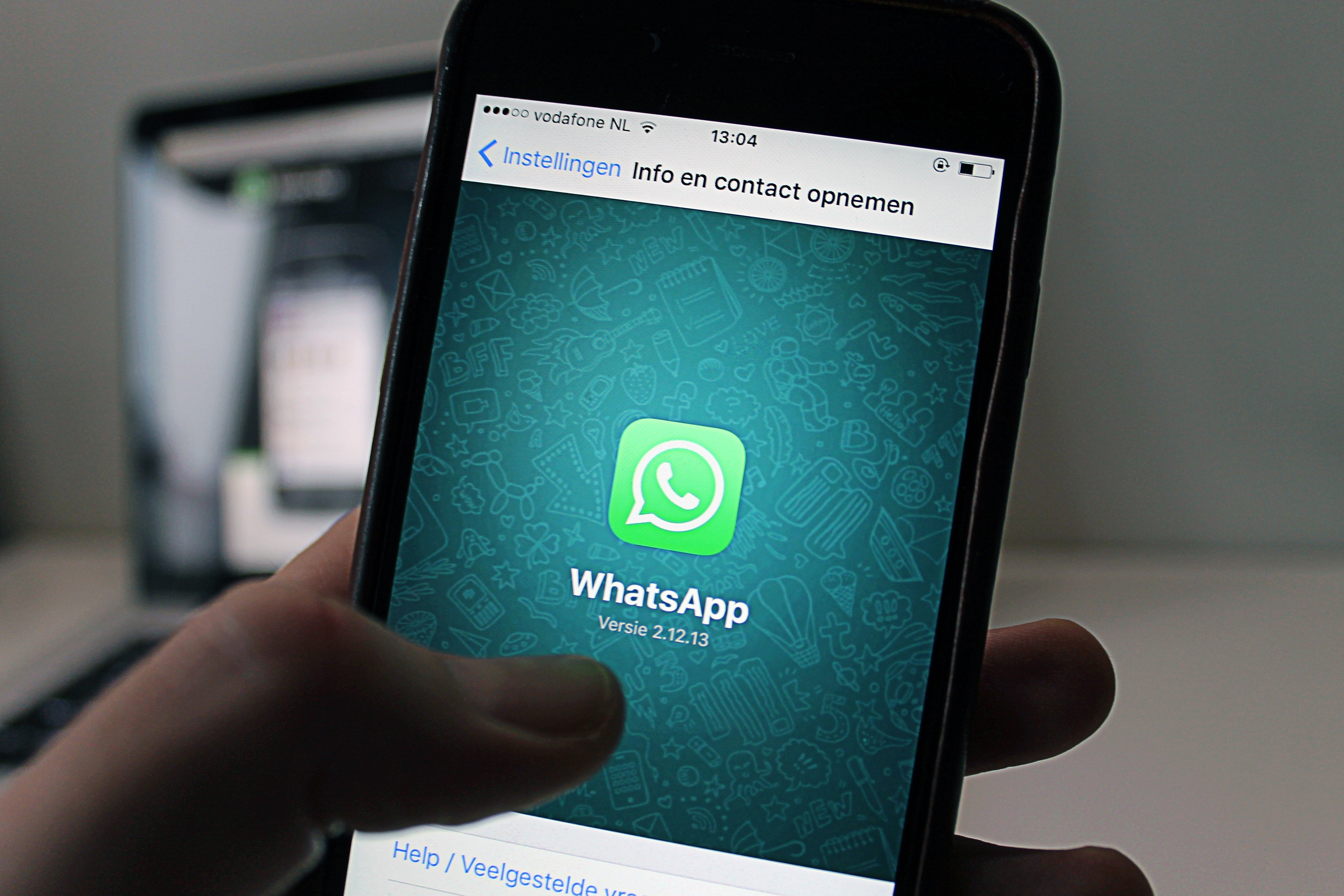 WhatsApp’ta 3 yeni özellik! Yeni emojiler, MB limiti, sohbet gruplarında değişiklik...