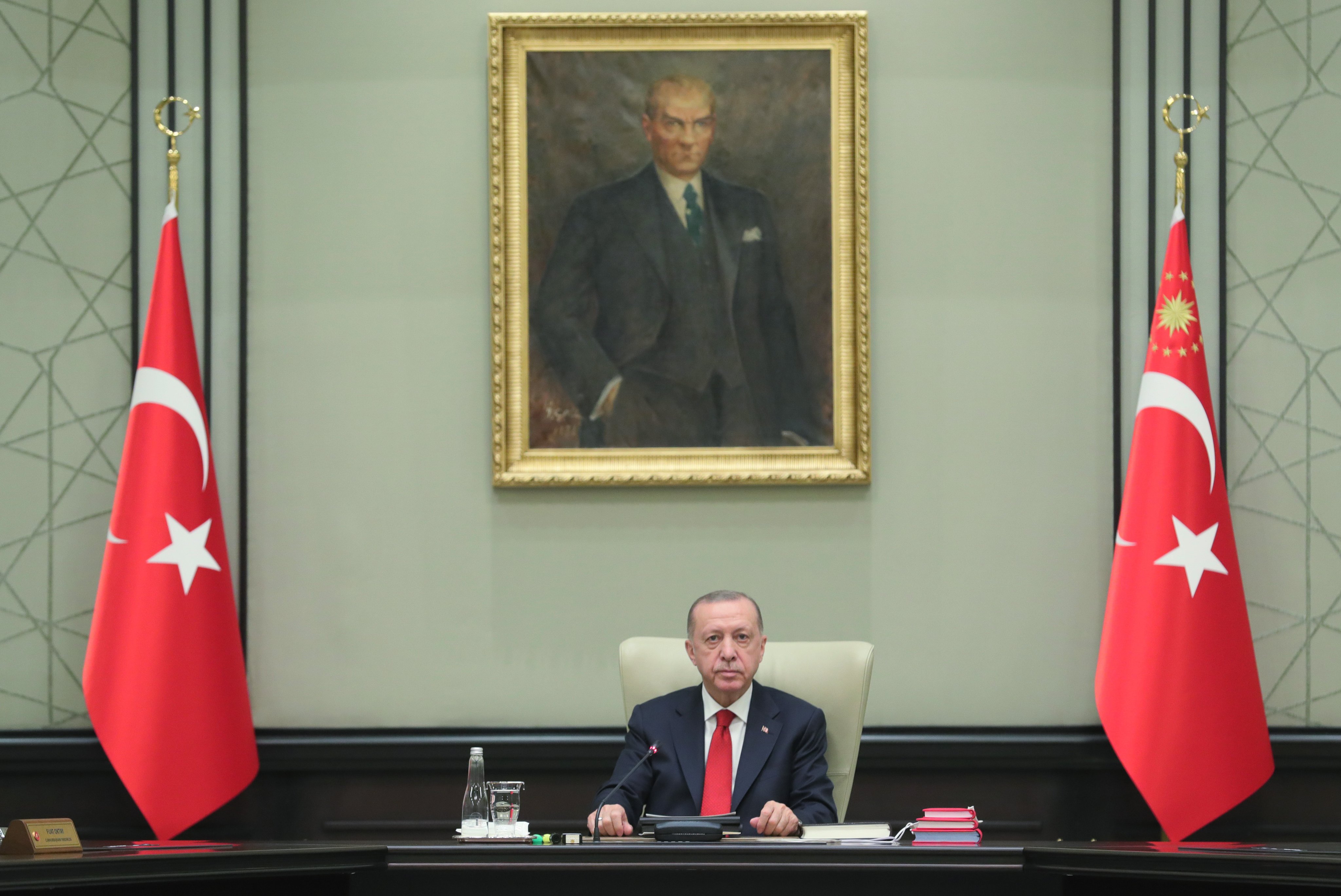 Cumhurbaşkanlığı kabinesi toplanıyor! Suriyeli sığınmacıların durumu ve enflasyonla mücadele masada! Cumhurbaşkanı Erdoğan açıklama yapacak 