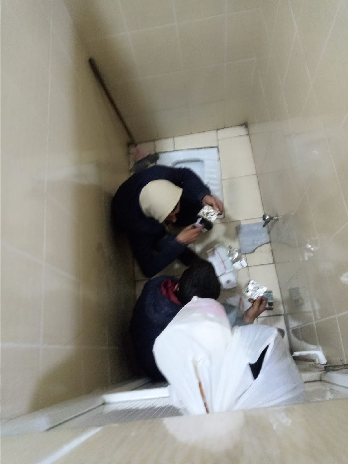 Ümit Özdağ sığınmacıların cami tuvaletinde uyuşturucu kullandıklarını iddia etti Paylaşımı eleştirilere neden oldu