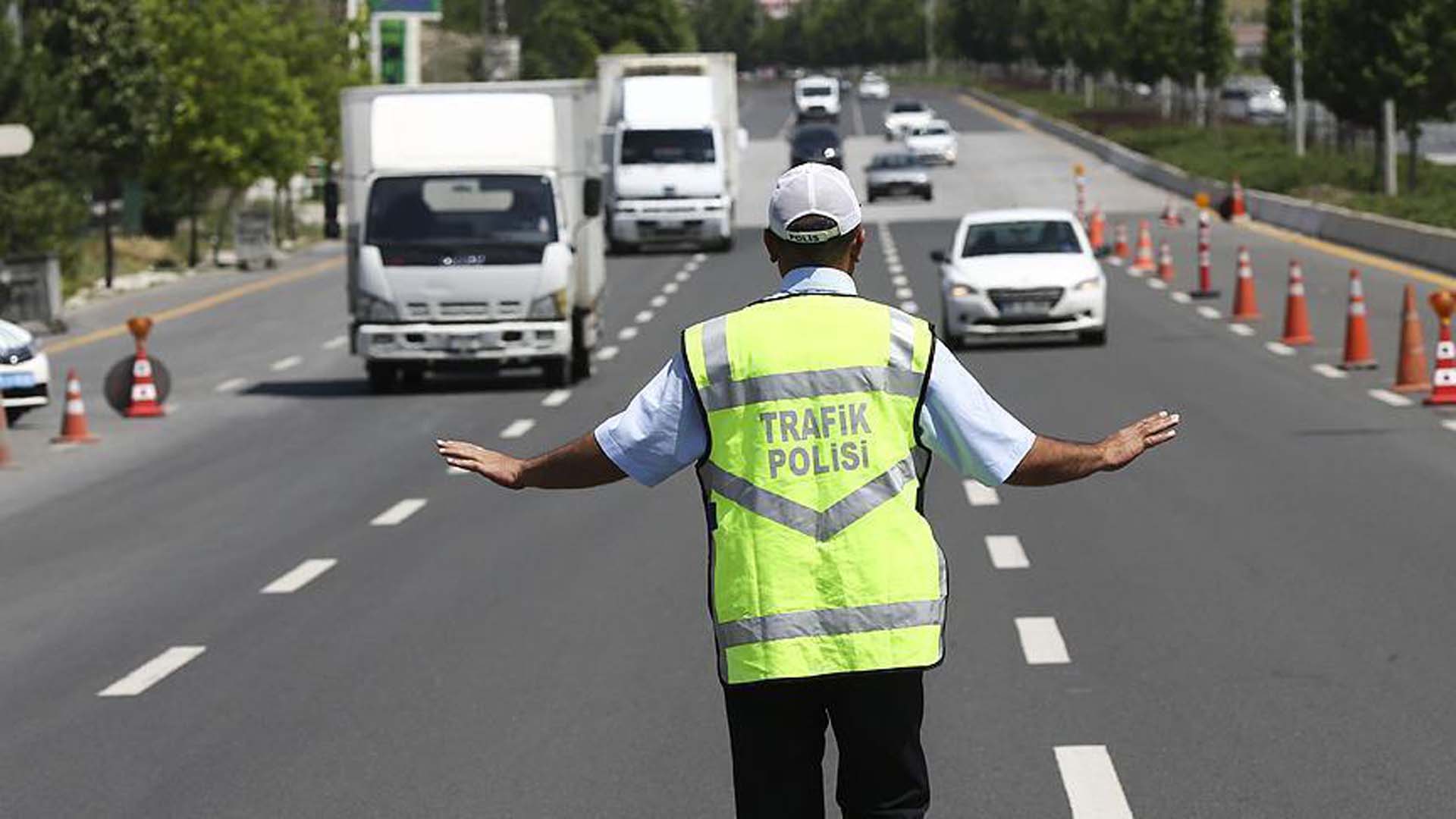 İstanbullular yola çıkarken dikkat! Valilik açıkladı: Bu yollar trafiğe kapanacak! 