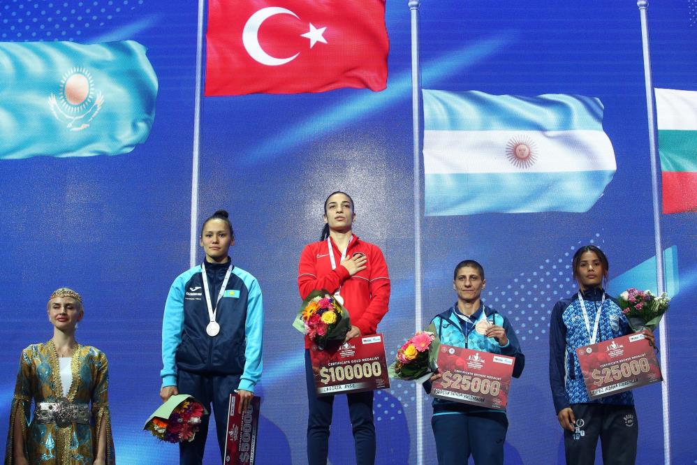 Milli boksör Ayşe Çağırır, Dünya şampiyonu oldu! 