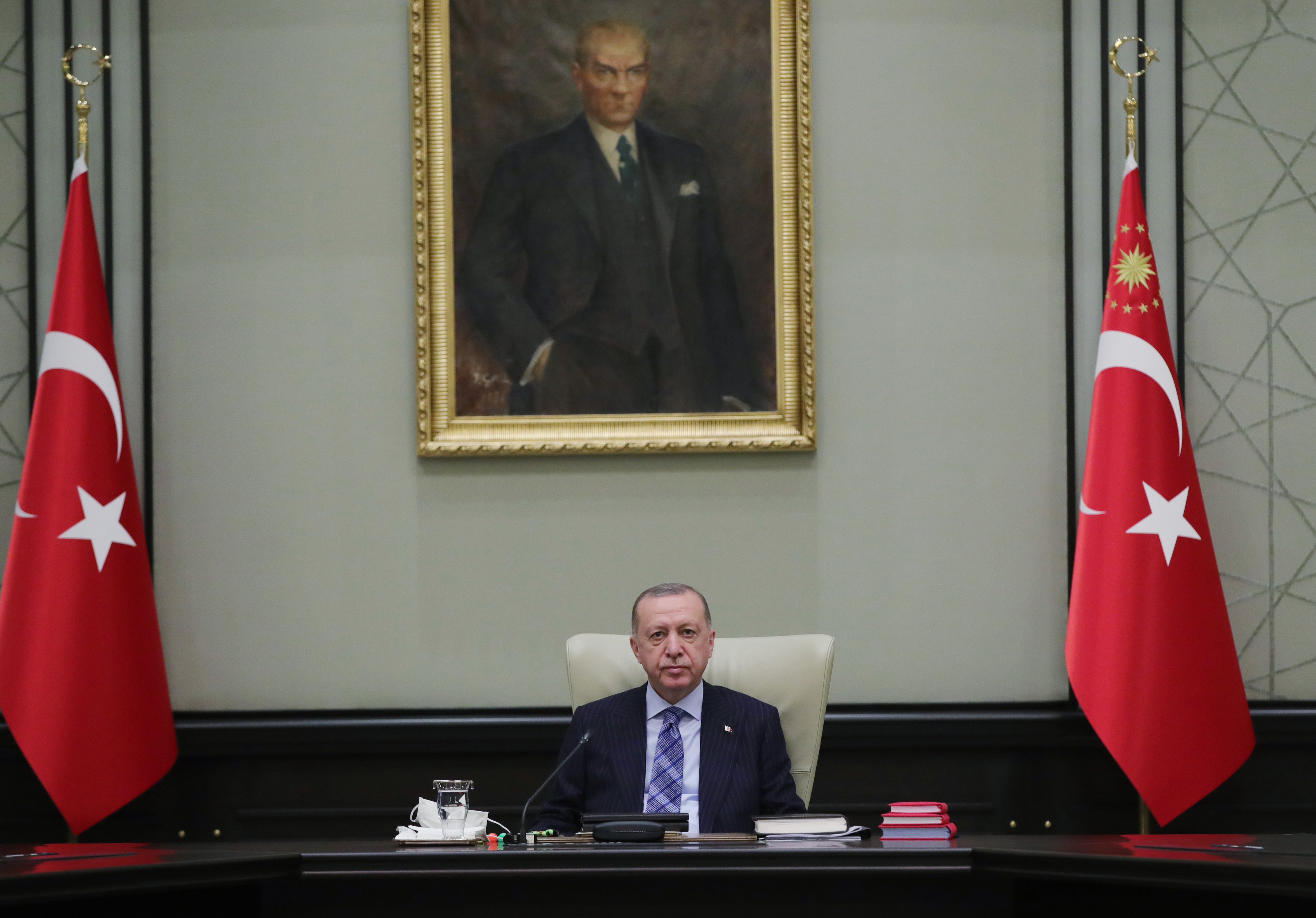 Cumhurbaşkanlığı kabinesi toplanıyor! Enflasyonla mücadele, fahiş kira fiyatları masada! Cumhurbaşkanı Erdoğan kararları açıklayacak 
