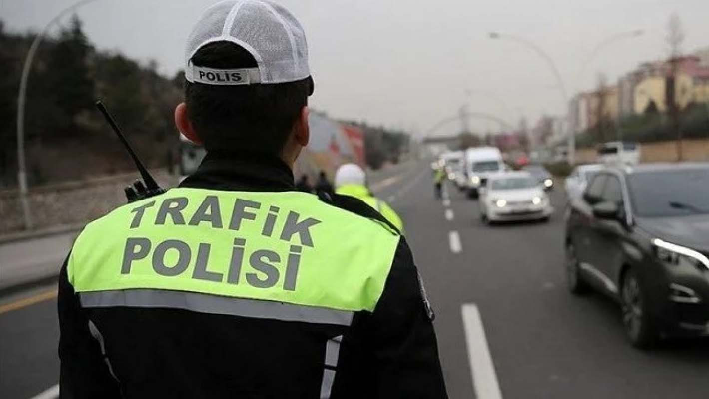 İstanbul Valiliğinden yarın için çağrı! Toplu ulaşım araçları kullanın